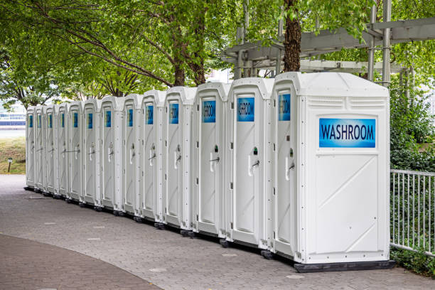 Best Portable restroom trailer rental  in Solon, IA